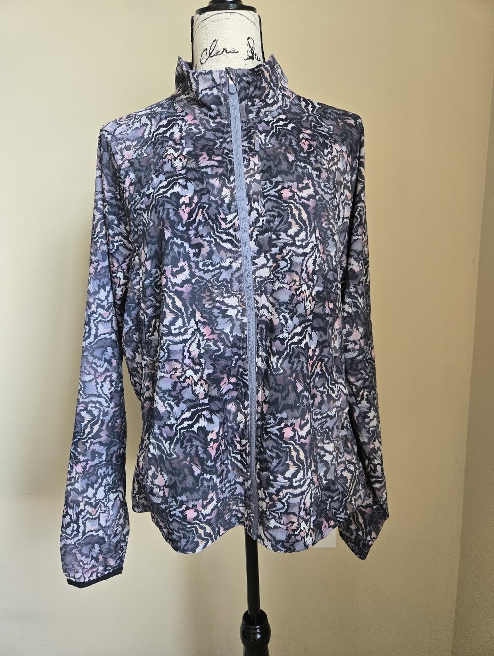 Athleta Run With It Full Zip Jacket Womens L Abstract Lightweight